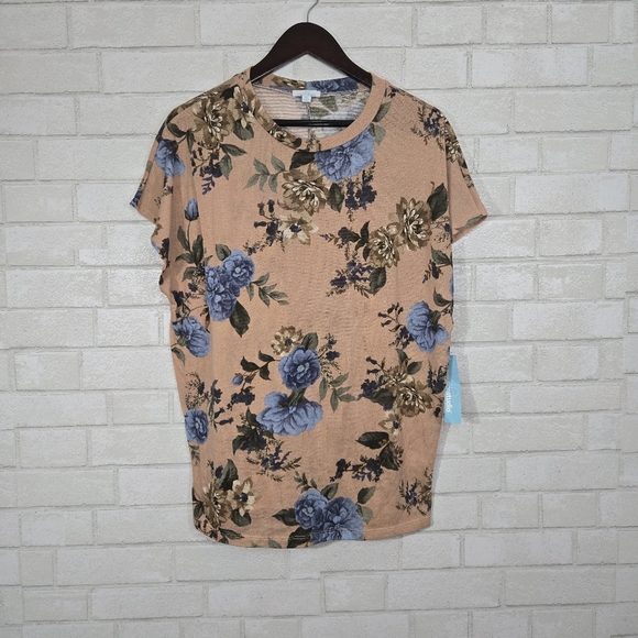 envision studio NWT floral tee - Picture 6 of 13
